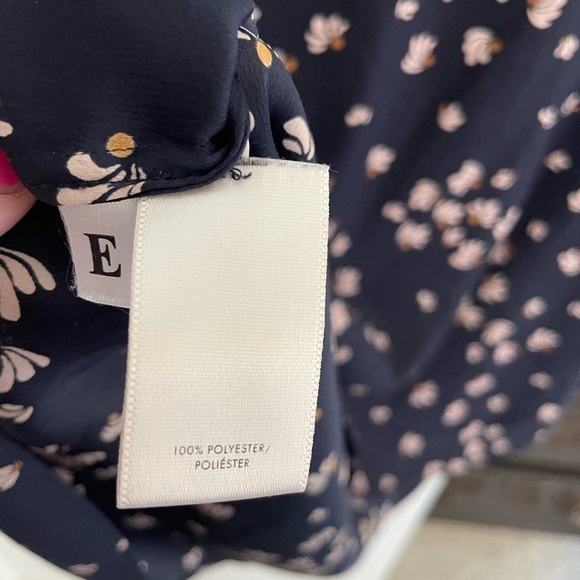 Ann Taylor Navy Cream Floral V Neck Cold Shoulder Ruffled Blouse Size M - Picture 4 of 8